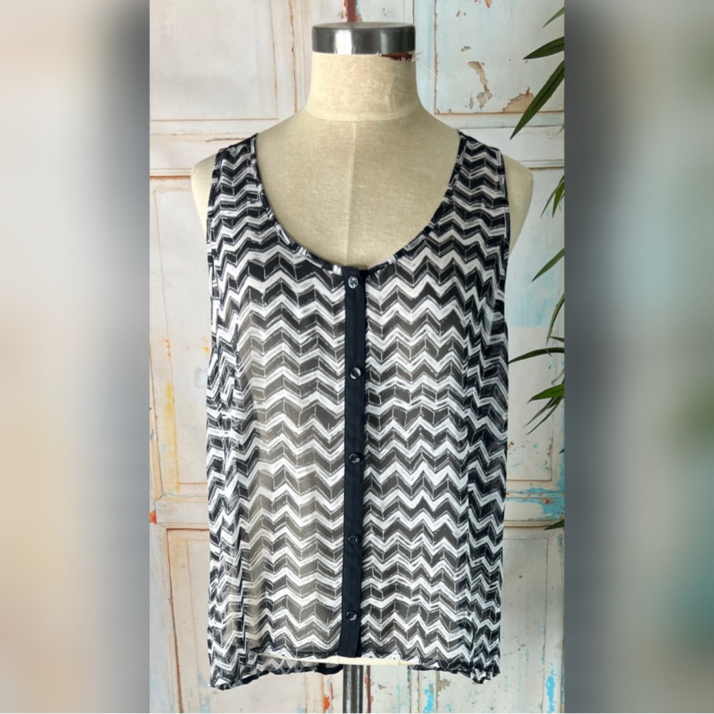 Candies’s Chevron Patterned Black and White Top